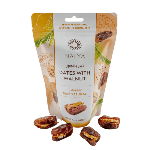 Gevulde dadels met walnoot van Nakheel Alya in luxe hersluitbare pouch. Vegan snack, 100% natuurlijk en vezelrijk, ideaal als gezonde traktatie.