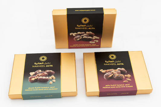 Luxe cadeau verpakking gevulde dadels met noten van Nakheel Alya, ideaal als premium geschenk in de categorie verse dadels.